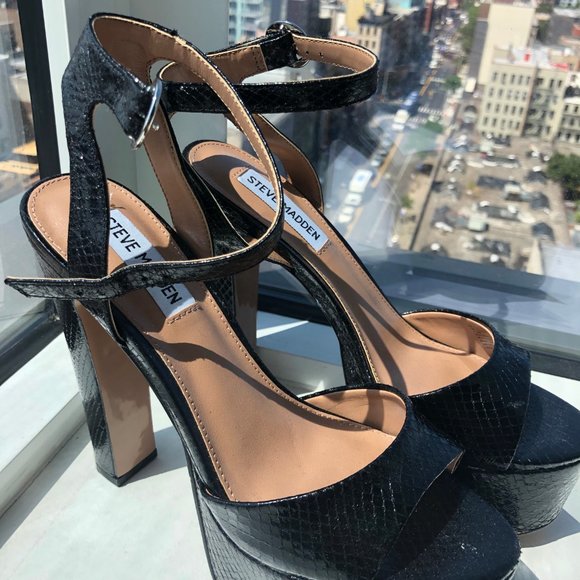 *NEW* Steve Madden Black Snakeskin Heels - Picture 2 of 6